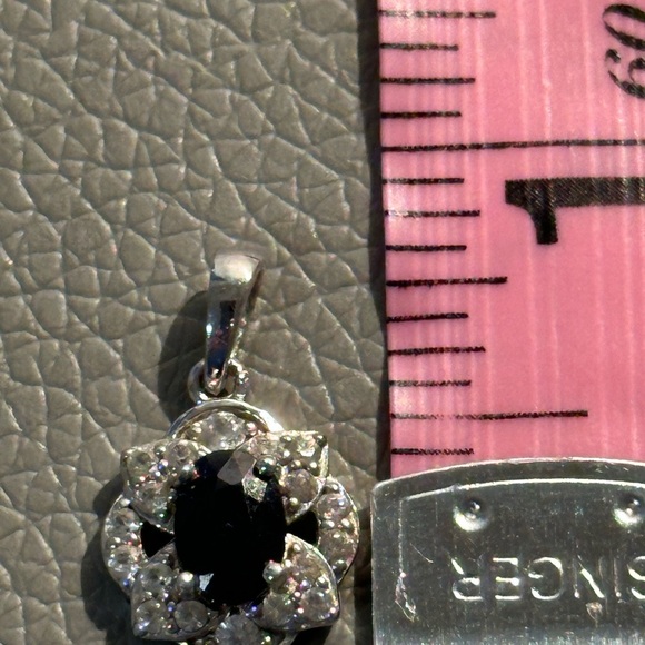 Elegant Silver and Black Pendant - Picture 2 of 3